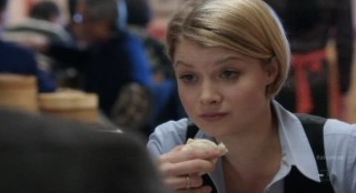 ... Alcatraz S1x04 - Rebecca Madsen in the diner - Alcatraz-S1x04-Rebecca-Madsen-in-the-diner-320x174