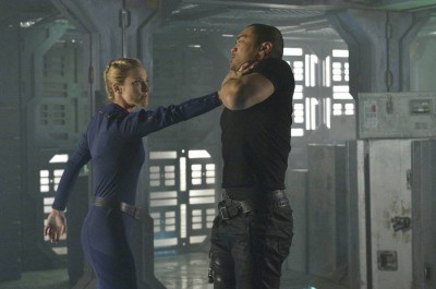 Dark Matter S1x01 The Android kicks the tar out of the crew!