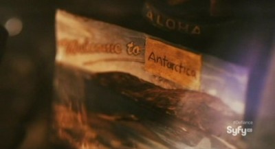Defiance S1x01 - A postcard from Antartica hangs in the Roller