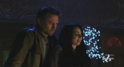 Defiance S1x01 - Nolan and Kenya observe trouble after their need want