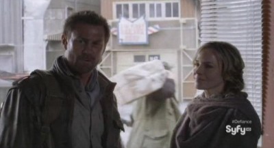 Defiance S1x01 - Nolan finds out Kenya and Amanda are sisters