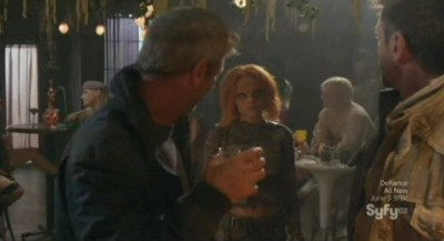 Defiance S1x06 - Irisa finds Nolan drinking with Braddock