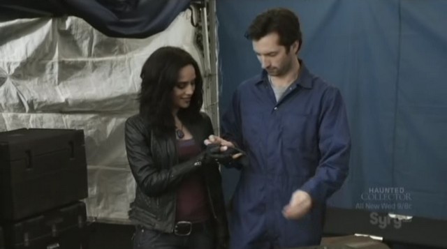 Sanctuary S3x20 - Kate gives Garris a gift