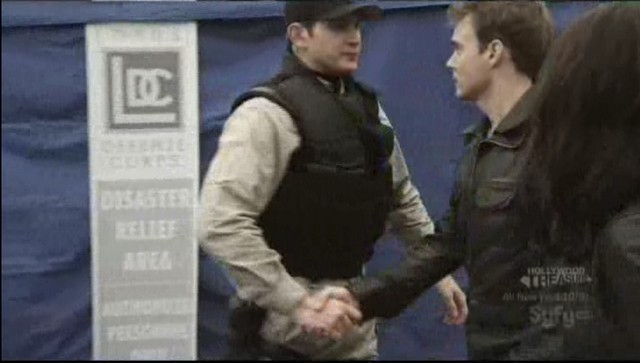 Sanctuary S3x20 - Will shakes the officers hand