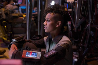 The Expanse S1x02 Naomi locks out the engine controls