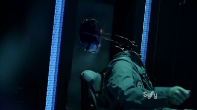 The Expanse S1x04 Head blown off in the holding cell