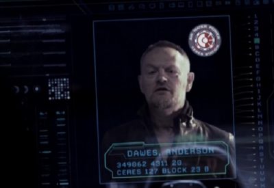 The Expanse S1x09 Julie tries to contact Anderson Dawes