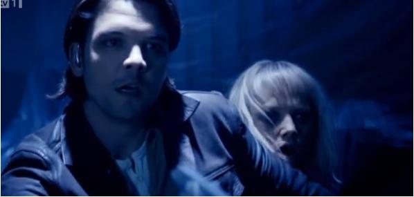 Primeval S3x06 - Connor saving Abby shooting hyaenadon!