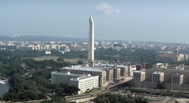 The Event S01x15 Fall Washington monument