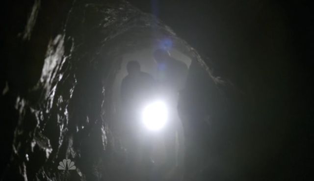 The Event S01x15 Dempsey in tunnel at Dig