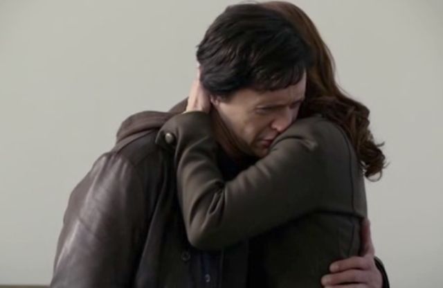 The Event S01x15 7 Sophia, Thomas embrace