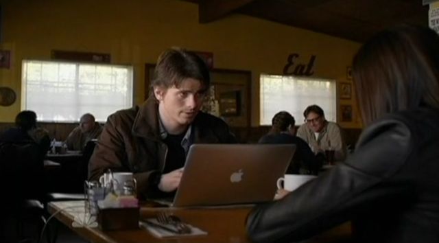 The Event S1x14 Sean On Laptop In Cafe