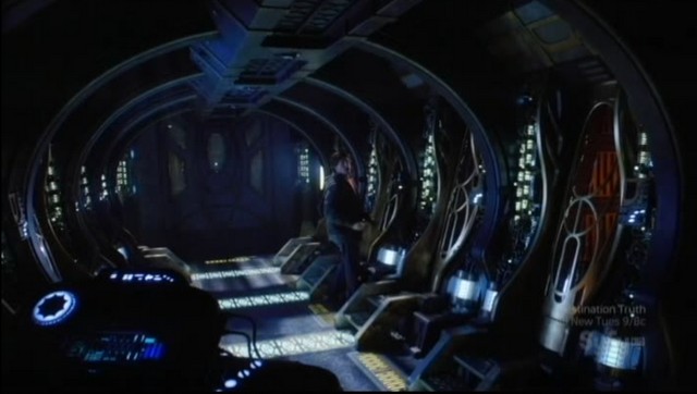 SGU S2xE16 The Hunt - Eli checking out stasis pods