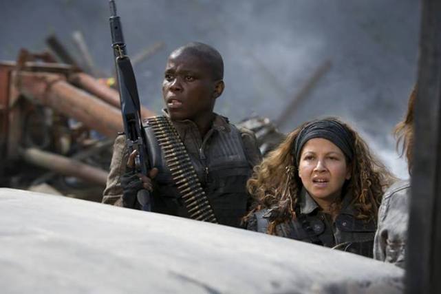 Falling Skies S2x02 - Mpho Koaho as Anthony and Luciana Carro as Crazy Lee