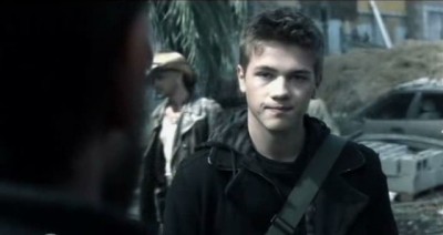 Falling Skies S3x01 - Been informs Tom about a secret meeting with Red Eye