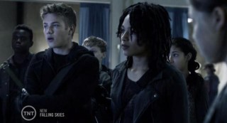 Falling Skies S3X04 Ben and radishes