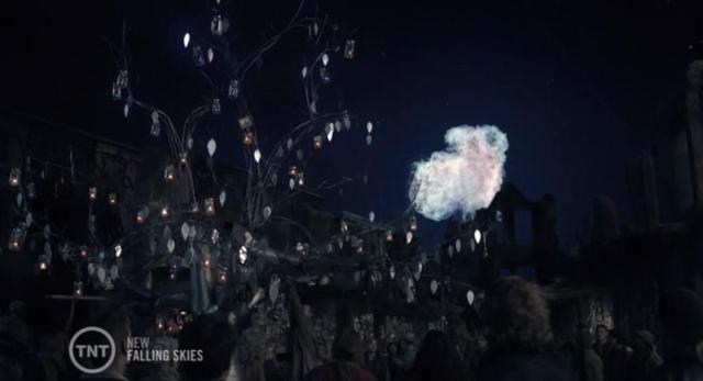 Falling Skies S3X03 Decorated tree