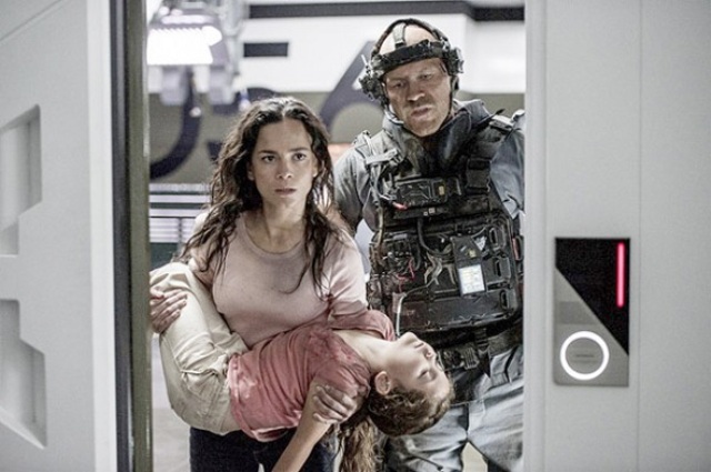 Elysium-Alice Braga and Josh Blacker