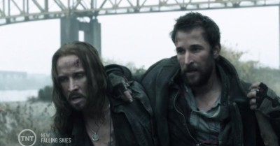 Falling Skies S3x05 Pope and Tom coming in