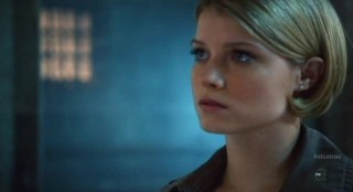 Alcatraz S1x01 - Rebecca becomes sad learning who her gradfather is