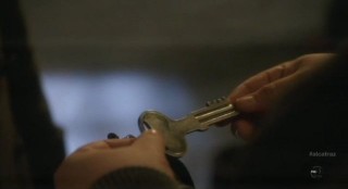 Alcatraz S1x04 - The key is given to Hauser