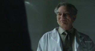 Alcatraz S1x08 - Milton smirks at Hauser