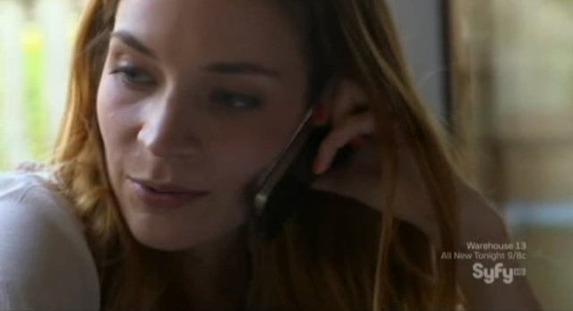 Alphas S2x06 - Kathleen Munroe as Dani Rosen on phone with Hicks