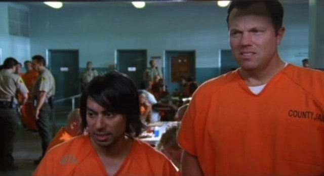 Chuck S5x05 - Lester and Casey in the chow line