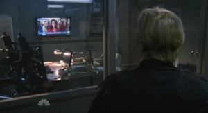 Chuck S5x07 - Gaurds watching breaking news