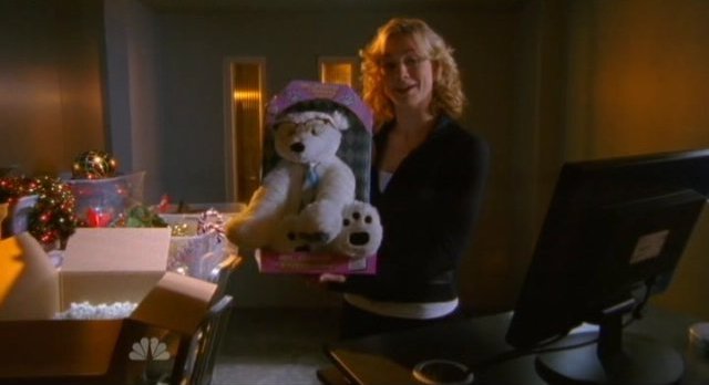 Chuck S5x07 - Sarah shows The Polar Bear