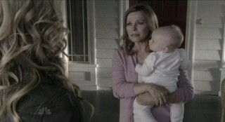 Chuck S5x08 - Cheryl Ladd as Mom takes the little waif