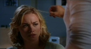 Chuck S5x08 - Chuck finds Sarahs hair is bugged