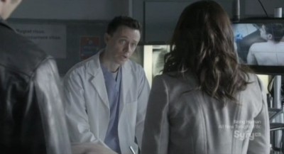 Continuum S1x03 - Kiera and Carlos chat with morgue technician Clayton about the cause of death