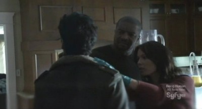 Continuum S1x03 - Travis and Sonya find the tracking tag on Kellog