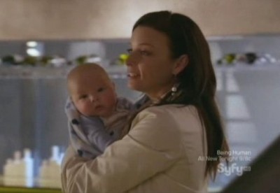 Continuum S1x04 - Kiera hugs young Sam