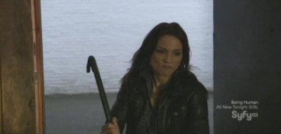 Continuum S1x04 - Sonya with crowbar for ass kicking