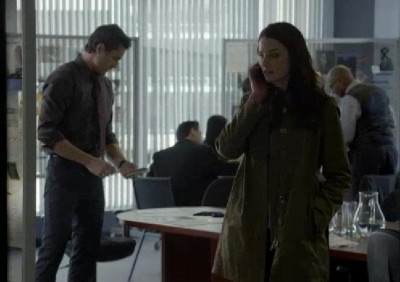 Continuum S2X04Kiera gets call from someone not sec 6