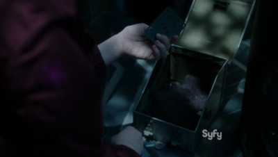 Dark Matter S1x03 Five finds a Rubik cube box with mysterious items and a gun in it