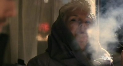 Defiance S1x01 - Nicky smokes like a chimney