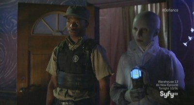 Defiance S1x03 - Tommy and Doc Yewll investigate