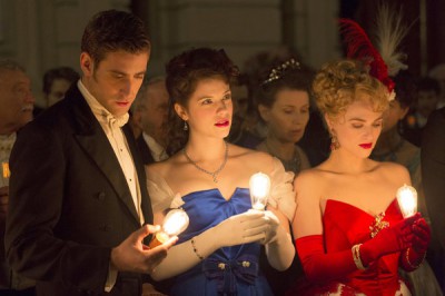 Dracula S1x01 - Oliver Jackson-Cohen as Jonathan Harker, Jessica De Gouw as Mina Murray, Katie McGrath as Lucy Westenra -- (Photo by: Jonathon Hession/NBC)