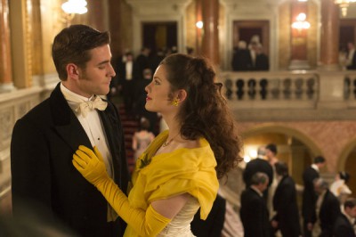 Dracula S1x01 - Oliver Jackson-Cohen as Jonathan Harker, Jessica De Gouw as Mina Murray -- (Photo by: Jonathon Hession/NBC)