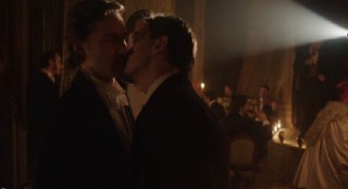 Dracula-S1x2-Grayson's hello kiss