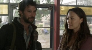 Falling Skies S1x02 - The adult romance between Tom and Anne