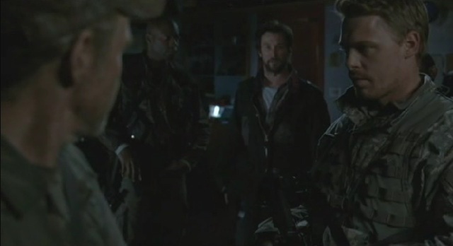 Falling Skies S1x09 - Danner-Weaver and-Tom talking about-the-plans-for the attack