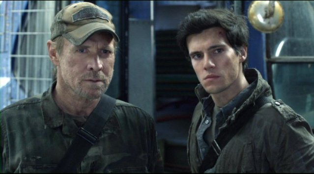 Falling Skies S2x01 Weaver and Ben confront Pope