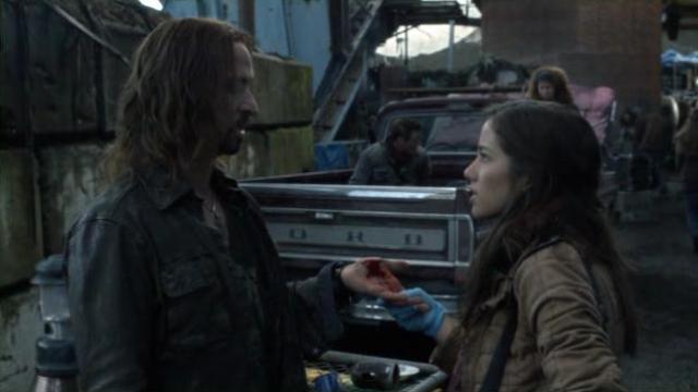 Falling Skies S2x02 Popes owie