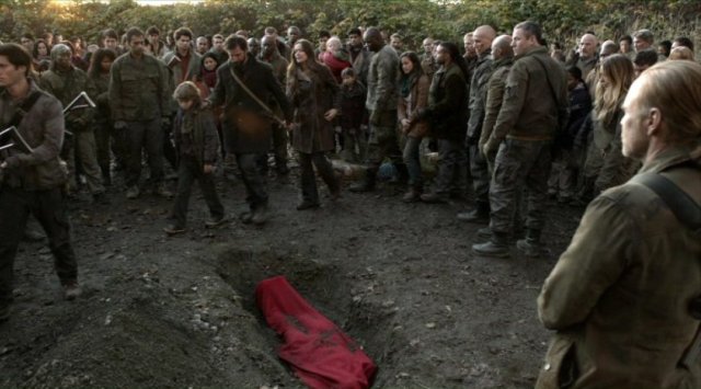 Falling Skies S2x03 - Burial of a beloved character