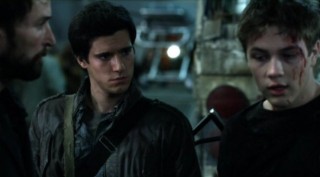 Falling Skies S2x03 - Tom Hall and Ben after an alien incident