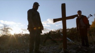 Falling Skies S2x03 - Weaver and Ben at the gravesite